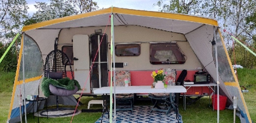 prachtige Kip caravan Greyline 42T, BJ1989 voortent + luifel, Kip, Omvormbare zithoek, Treinzit, 750 - 1000 kg