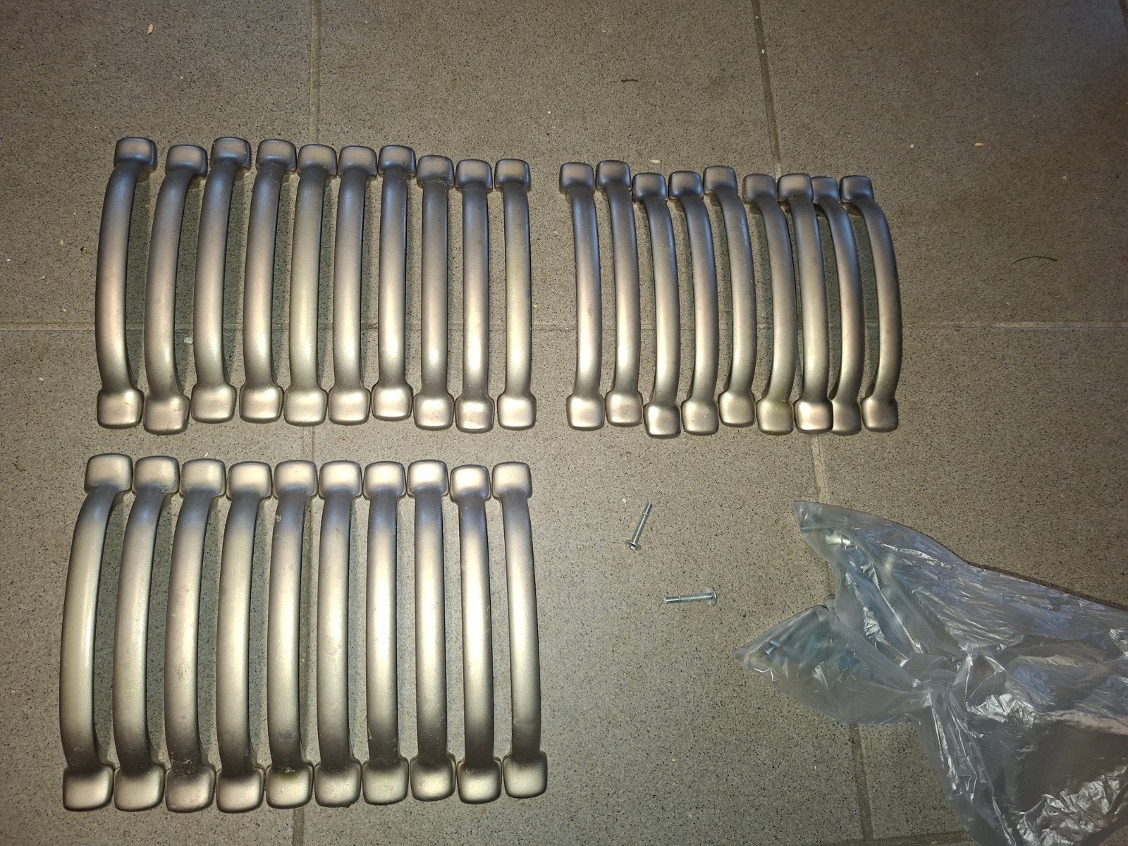 29x RV's Handgrepen - 13 cm gatafstand, Ophalen of Verzenden, Gebruikt