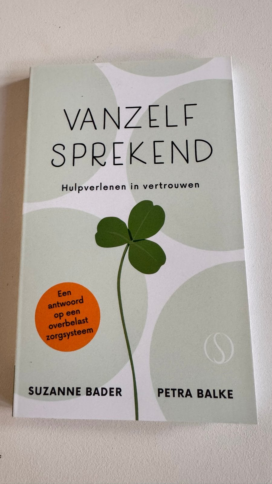 Vanzelfsprekend: Hulpverlenen in vertrouwen - Suzanne Bader, Ophalen of Verzenden, Nieuw