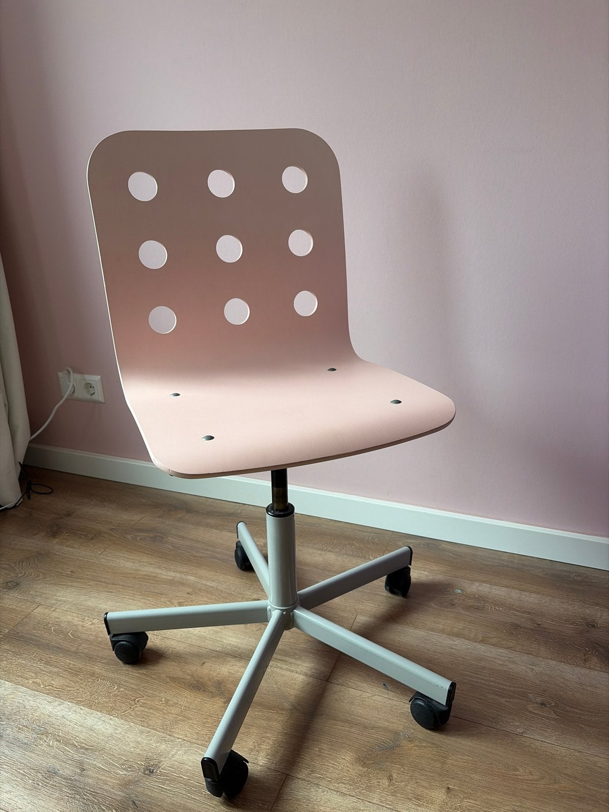 Roze IKEA bureaustoel - Perfect voor thuiswerkplek, Ophalen of Verzenden, Gebruikt, Roze, Bureaustoel