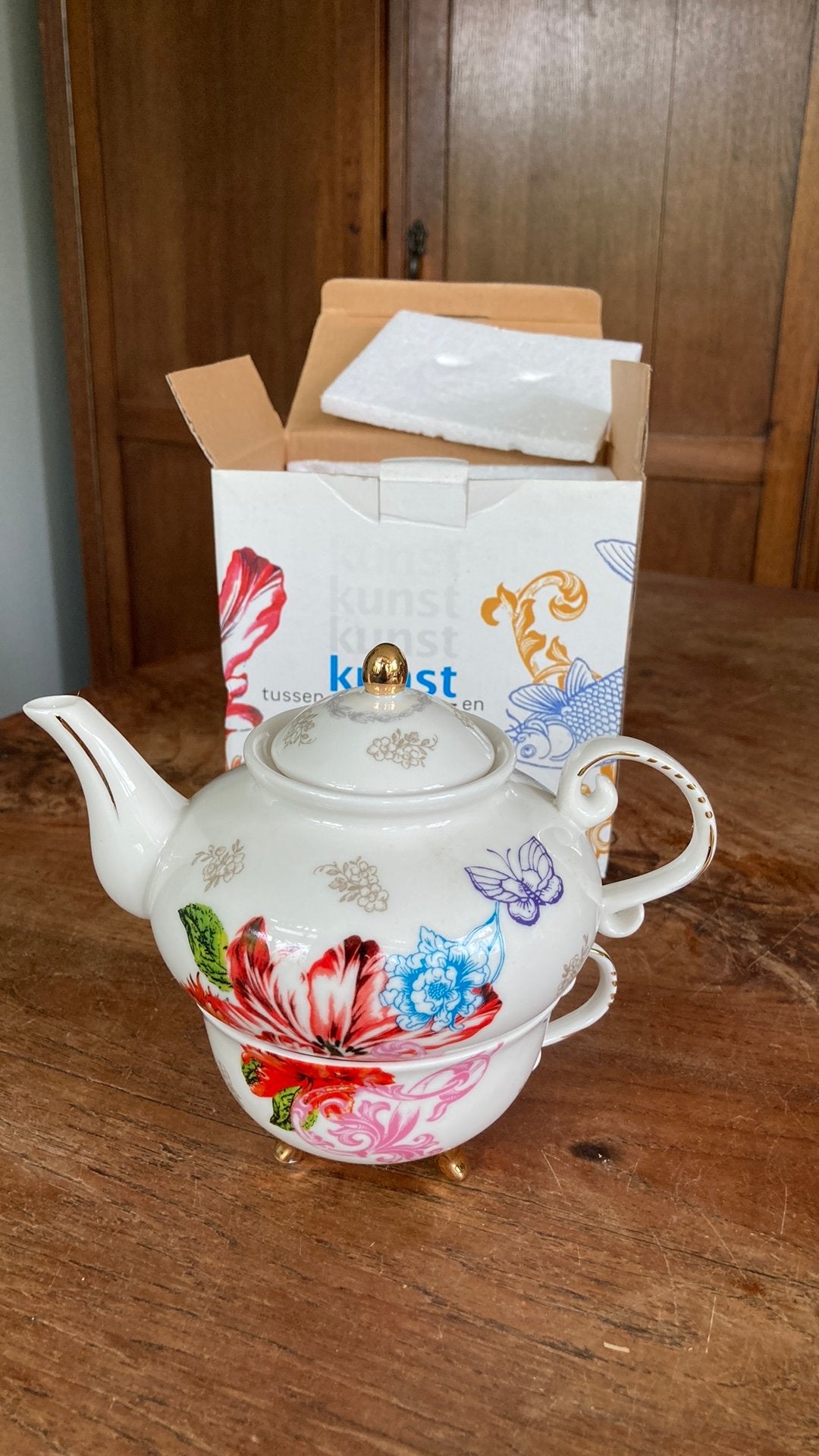 Theepot en theekopje Avro tussen kunst en Kitsch tee for one, Ophalen of Verzenden