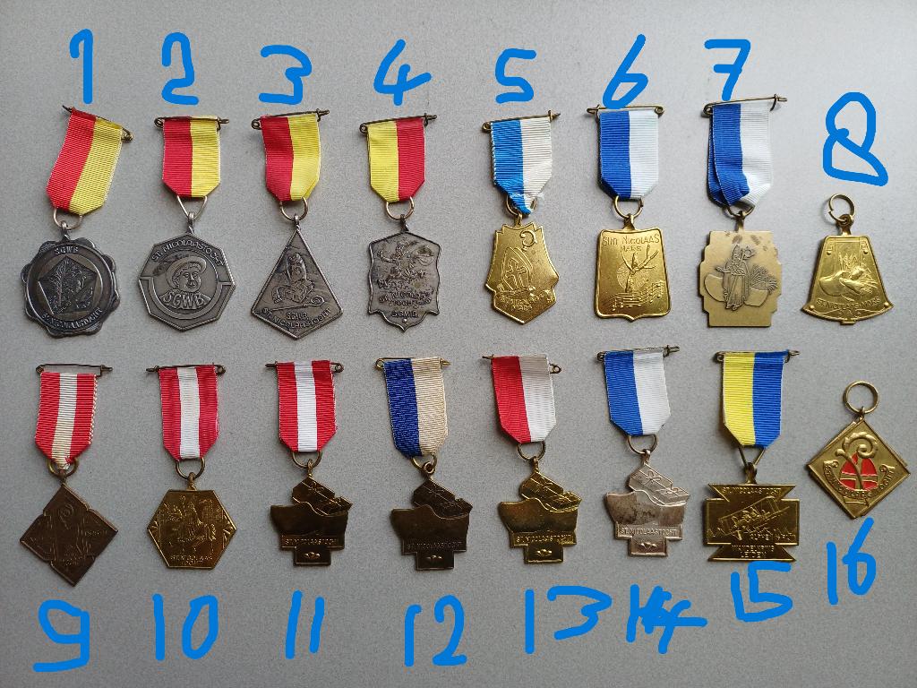 Medaille 16x Sinterklaas St. Sint Nicolaas Oosterbeek Leiden, Ophalen of Verzenden, Overige materialen