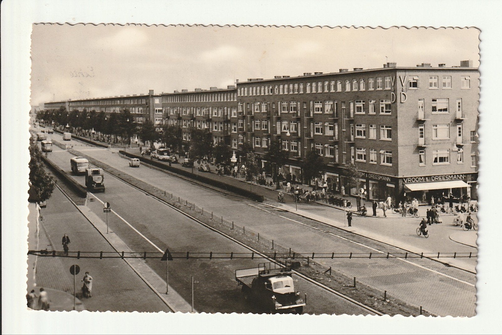 ROTTERDAM PLEINWEG FILIAAL V&D VRACHTWAGENS RET STADSBUSSEN, Verzamelen, Ophalen of Verzenden, 1940 tot 1960, Gelopen, Zuid-Holland