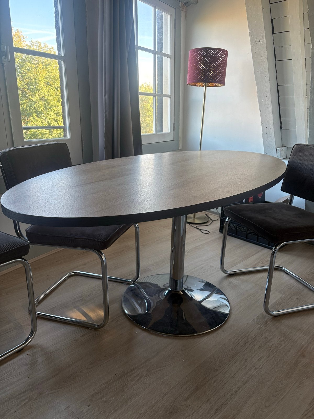 Ovale eettafel met los blad en chromen poot, Gebruikt, 100 tot 150 cm, Vier personen, Ovaal