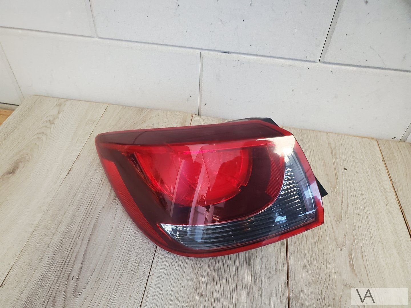 Mazda 2 hatchback vanaf 2014 achterlicht links schadevrij, Gebruikt, -, -, Ophalen of Verzenden