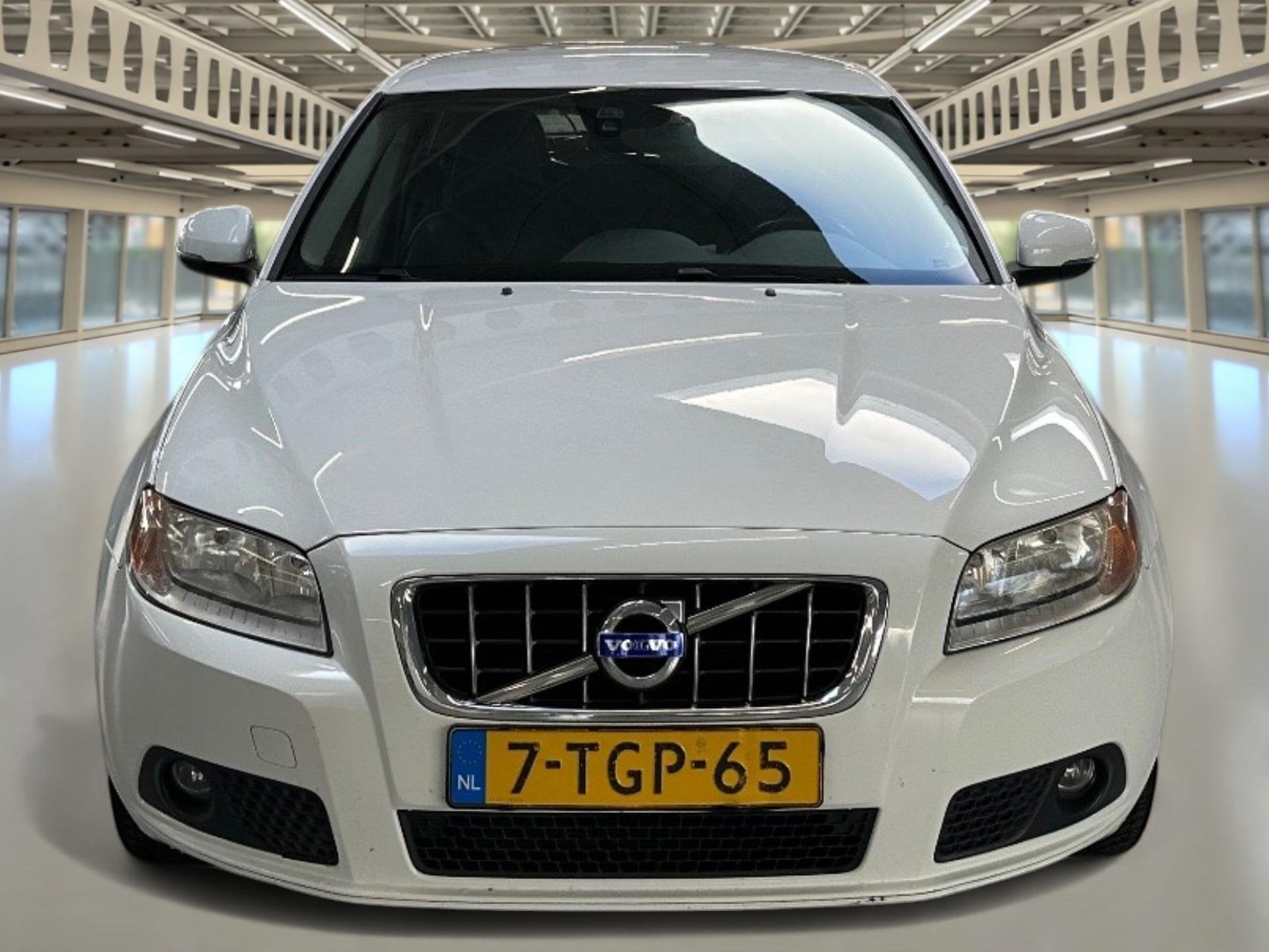 Volvo V70 1.6 T4 Limited Edition Rijklaar+garantie, navigati, Auto's, Voorwielaandrijving, Euro 5, 15 km/l, Gebruikt