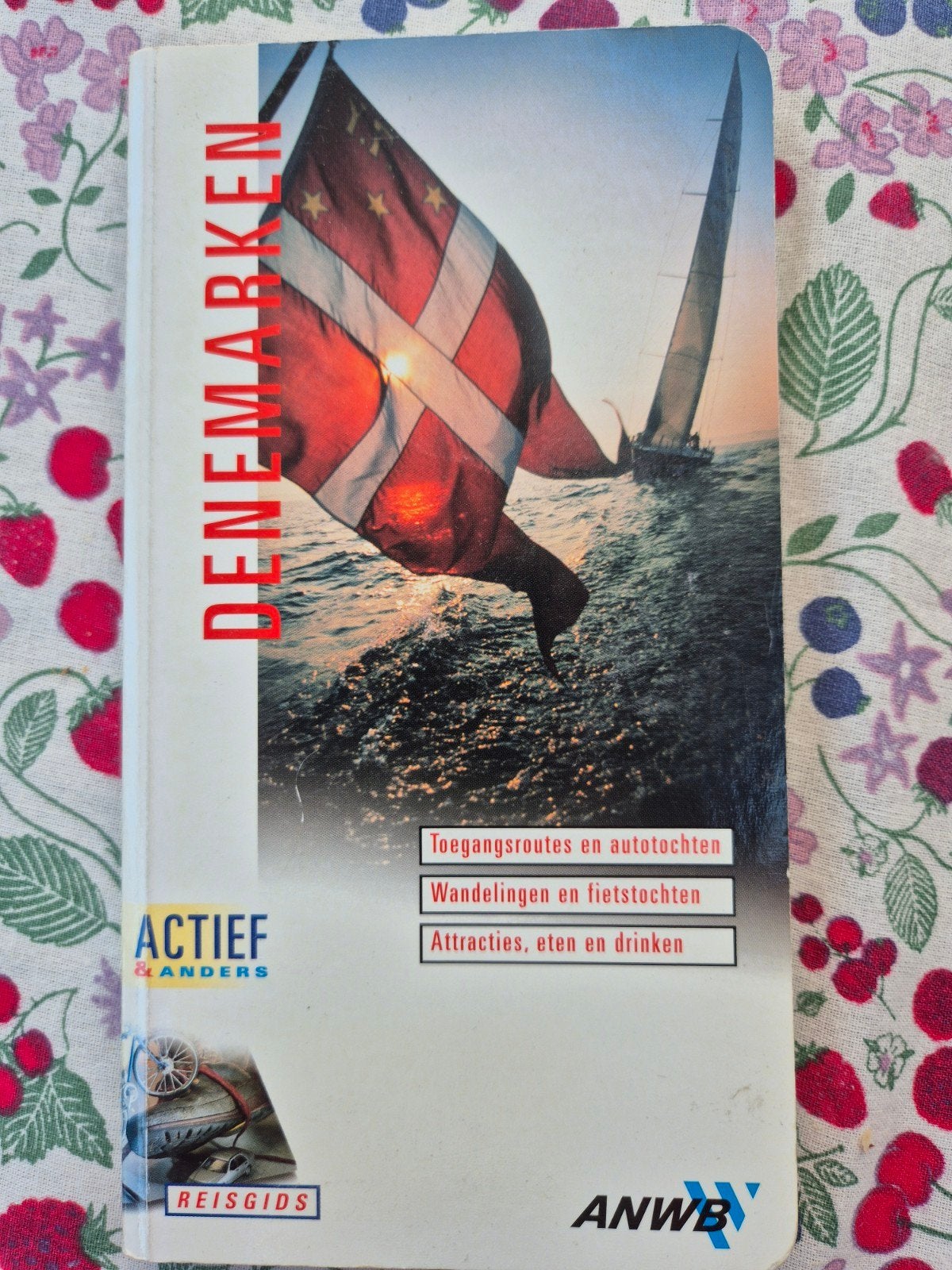 ANWB Reisgids Denemarken - Actief & Anders (2003), Boeken, Fiets- of Wandelgids, Europa, Ophalen of Verzenden, Zo goed als nieuw