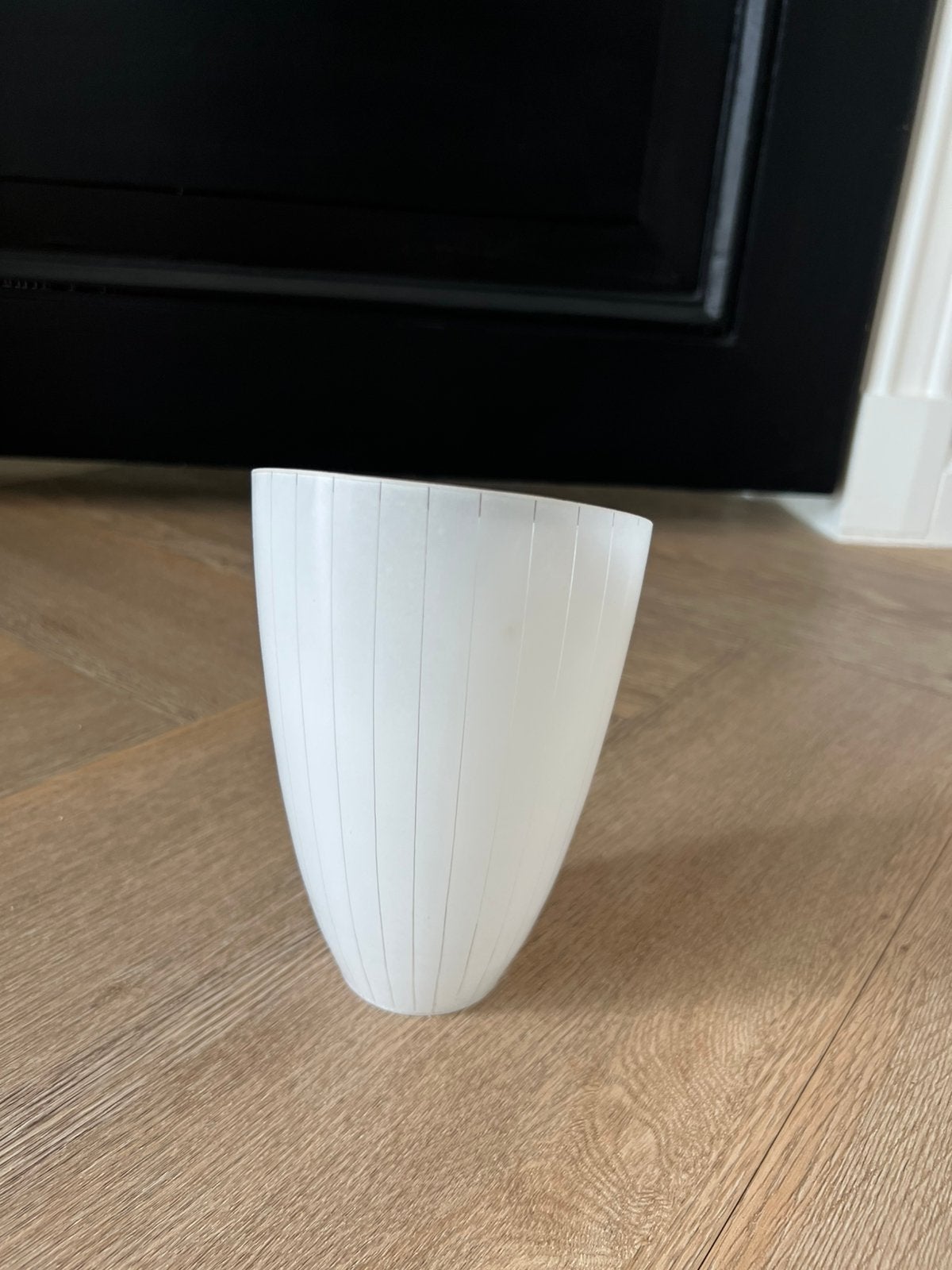 Vintage glazen lampenkapje kelk wit gestreept, Huis en Inrichting, Gebruikt, Wit, Ophalen of Verzenden, 18 cm