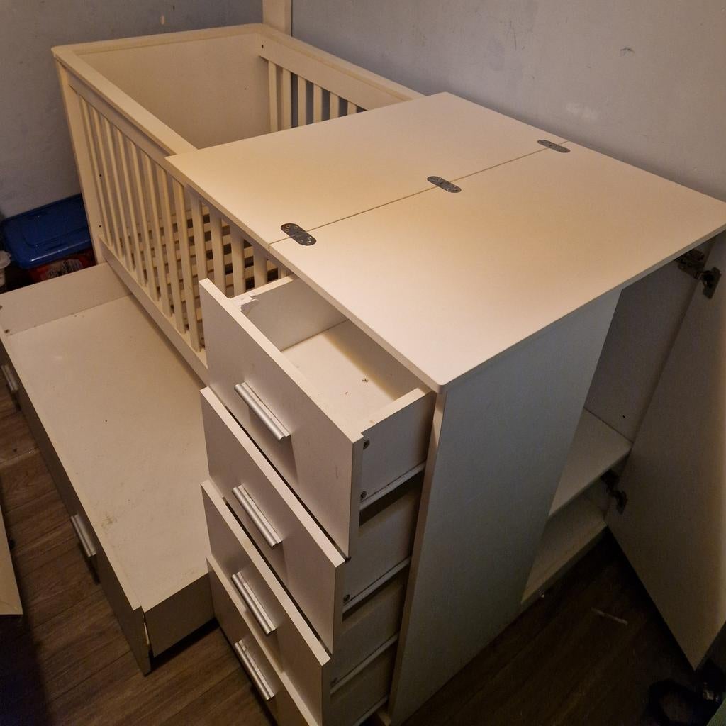 Babybedje met commode en lades - Wit, Ophalen of Verzenden, Gebruikt, Ledikant