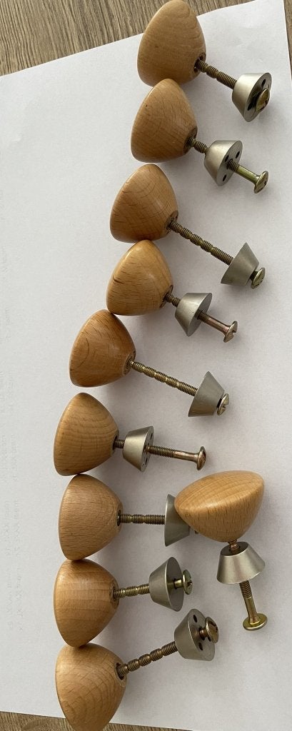 Te koop 10 stuks nieuwe beukenhouten knoppen voor deuren., Huis en Inrichting, Woonaccessoires | Overige, Ophalen of Verzenden