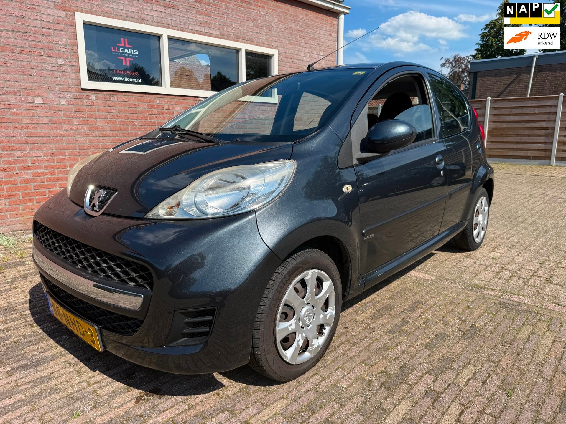 Peugeot 107 1.0-12V Airco APK 18-6-2027 CD aux 5 drs, Auto's, Voorwielaandrijving, Gebruikt, 4 stoelen, 68 pk