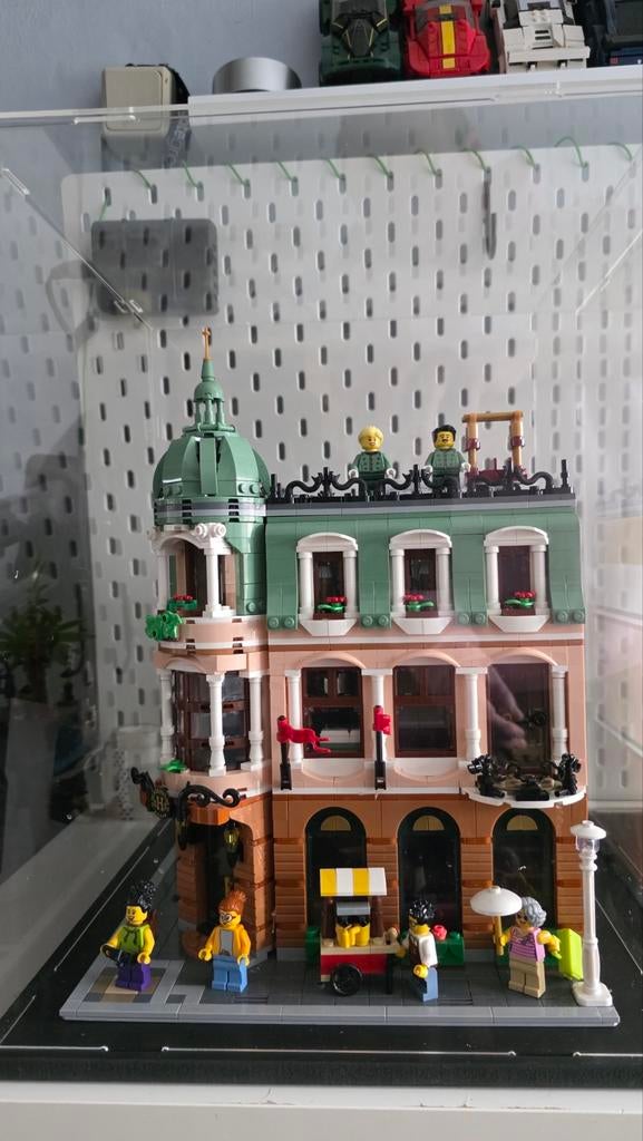 Lego Boutique Hotel (10297) in display inclusief boekje, Ophalen, Zo goed als nieuw, Complete set, Lego