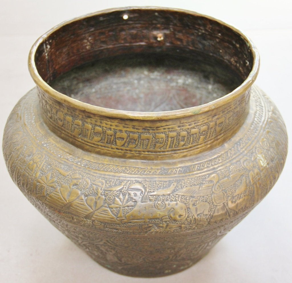 judaica/19e eeuwse Perzisch-joodse pot met Egyptische scenes, Ophalen of Verzenden, Koper