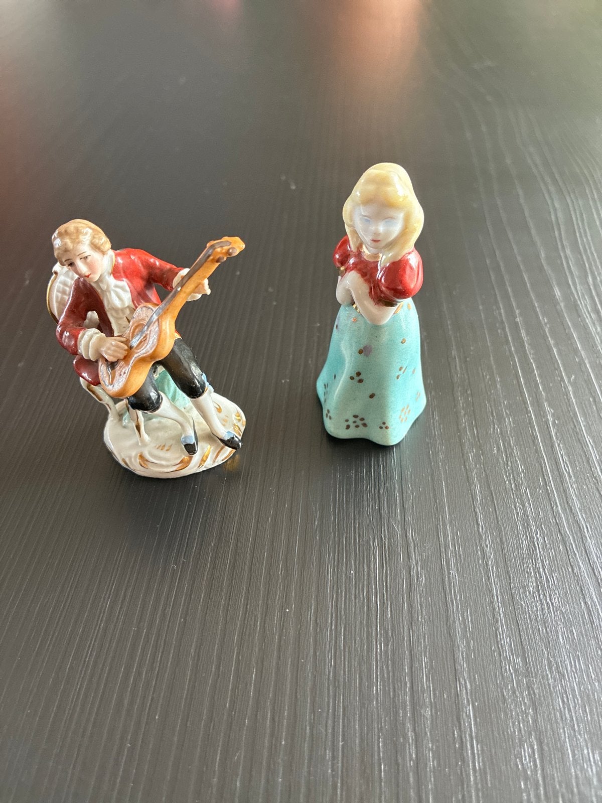 Vintage porseleinen beeldjes: muzikant en dame, Verzamelen, Ophalen of Verzenden, Zo goed als nieuw