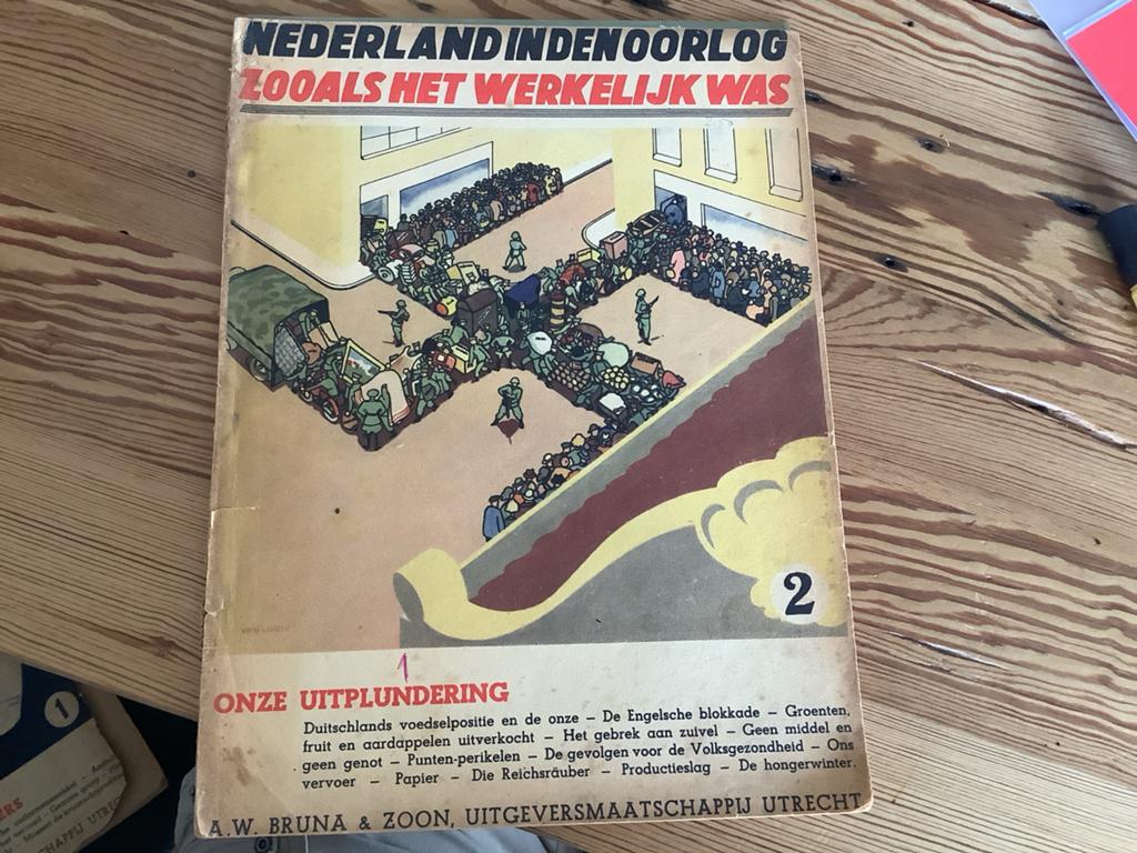 Nederland in den Oorlog: Onze Uitplundering, Deel 2, Boeken, Oorlog en Militair, Ophalen of Verzenden, Tweede Wereldoorlog, Gelezen