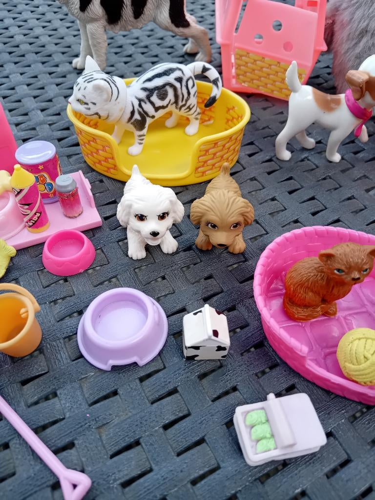 Barbie pets, honden en poezen en accessoires, Ophalen of Verzenden, Zo goed als nieuw, Barbie