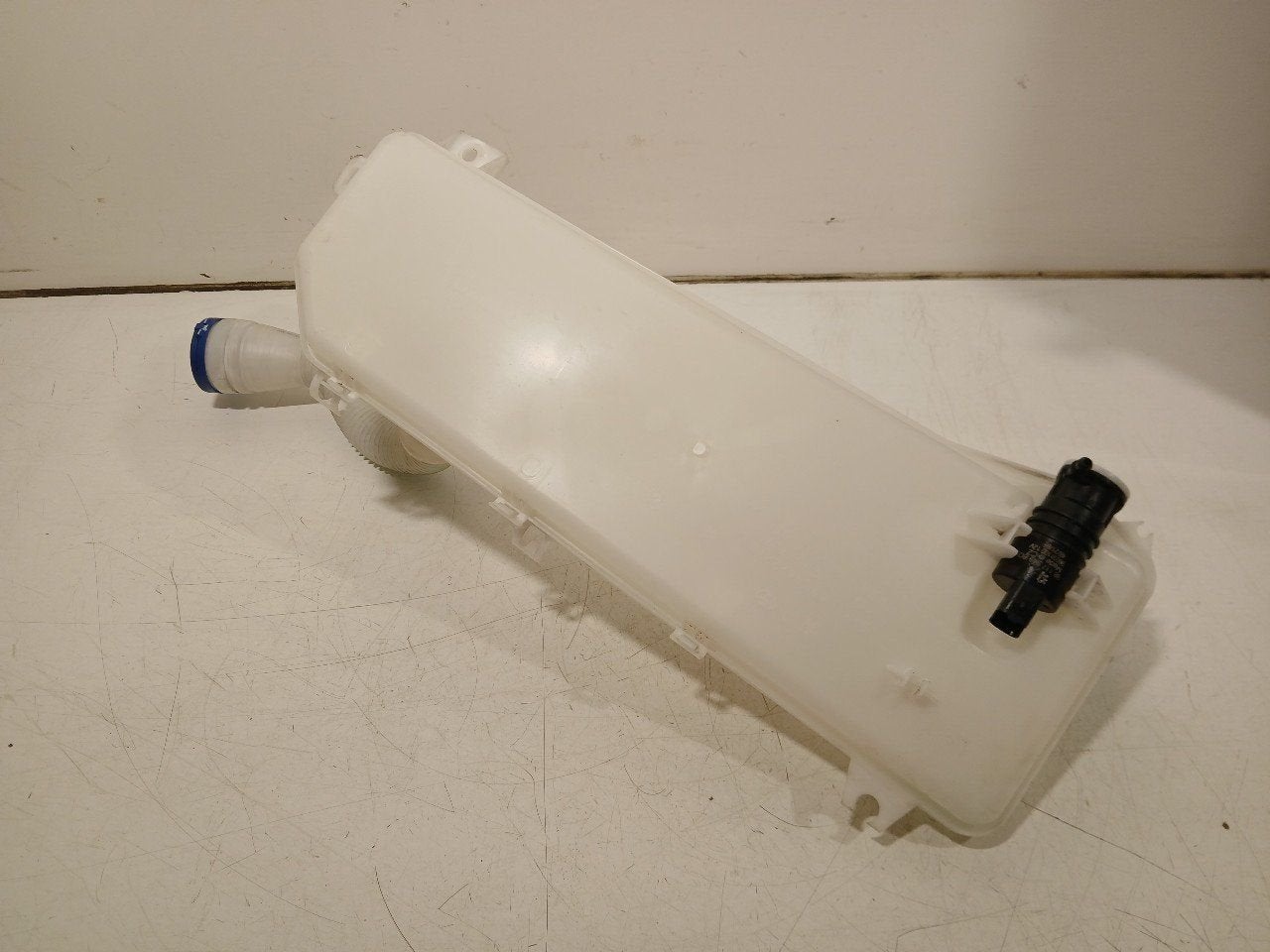 Ruitensproeierpomp + reservoir Opel Vivaro, Onderdelen@venauto.nl, Van der Ven Autorecycling B.V., Gebruikt, Ettenseweg 76, 4706 PB Roosendaal, The Netherlands