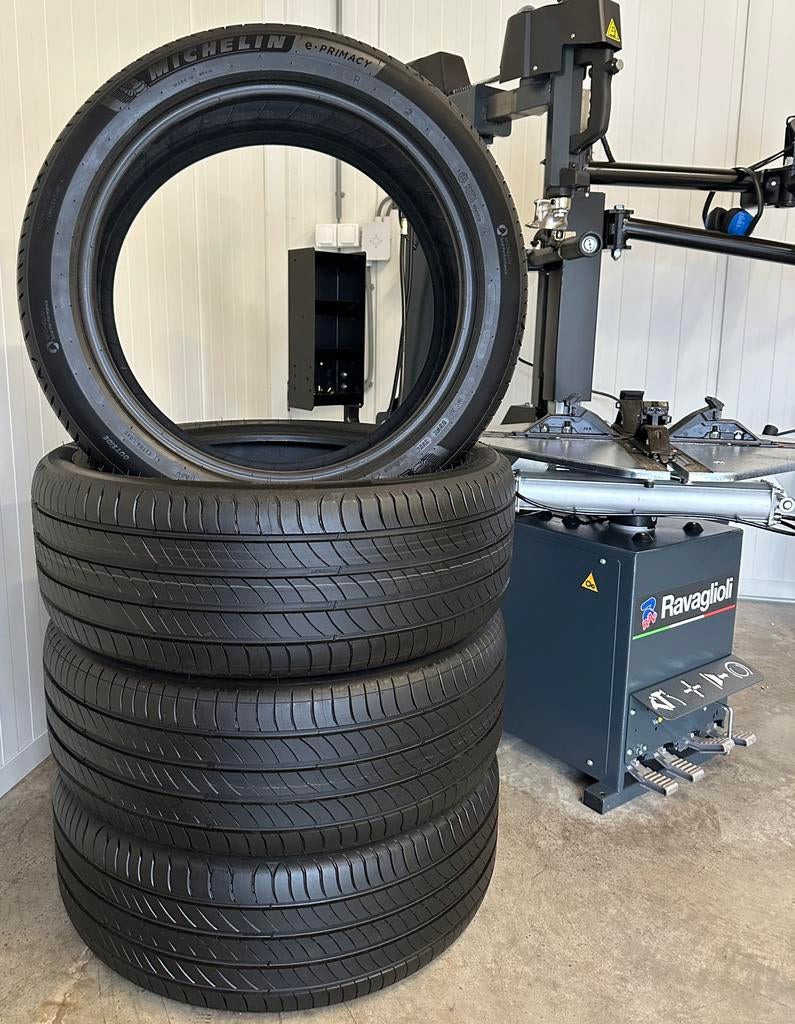 4 Stuks Michelin 235 45 20 Zomerbanden Inclusief Montage