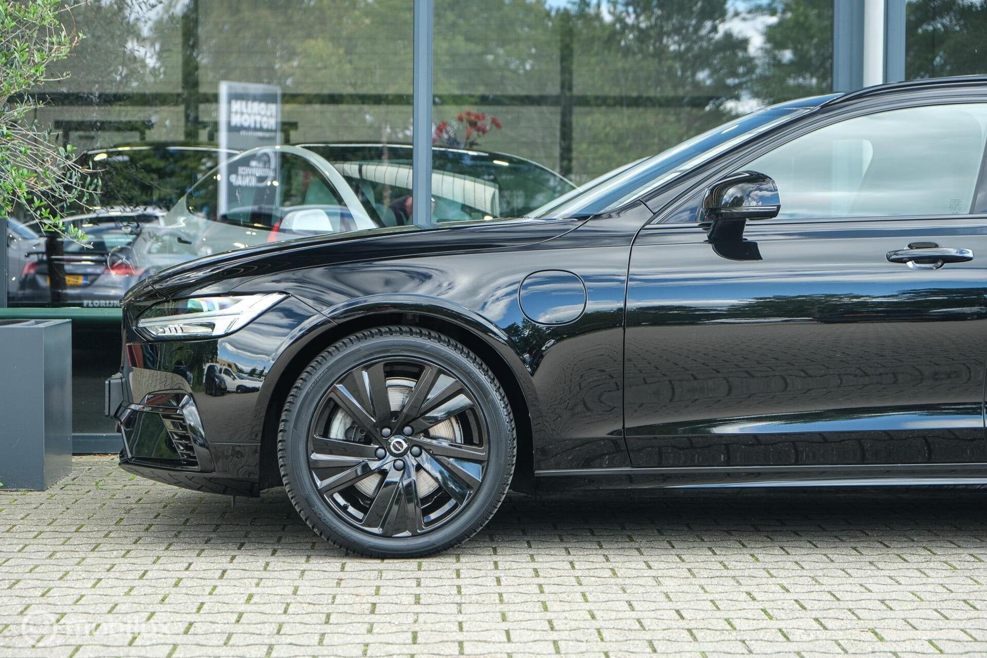Foto 16 van Volvo V90 2.0 T8 AWD R-Design | Stoel en stuurwielverwarming
