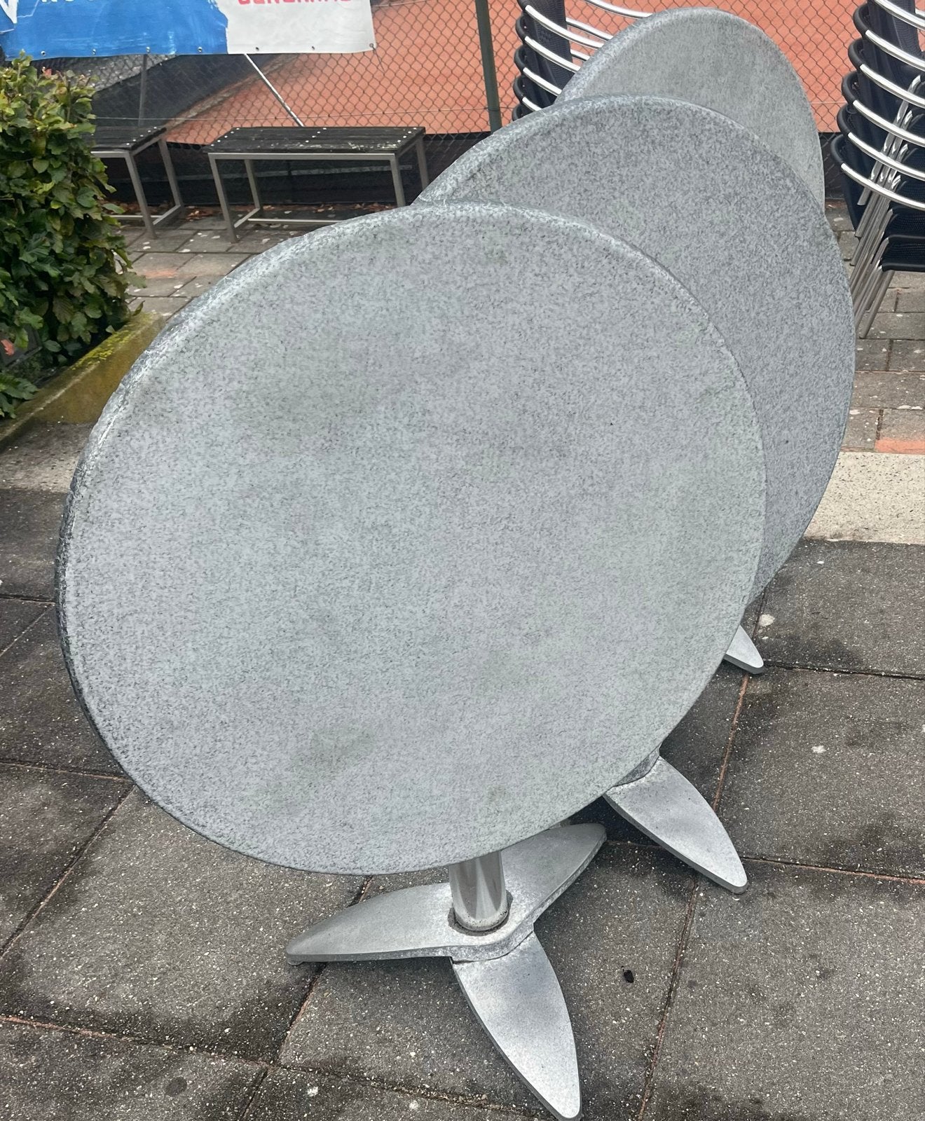 Ronde bistrotafels, grijs, verstelbaar, Ophalen, In hoogte verstelbaar, Gebruikt
