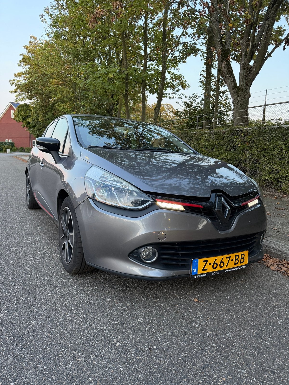 Renault Clio 1.2 54KW 5-DRS 2013 Grijs Weekend actie!, Voorwielaandrijving, 49 €/maand, 1200 kg, Handgeschakeld