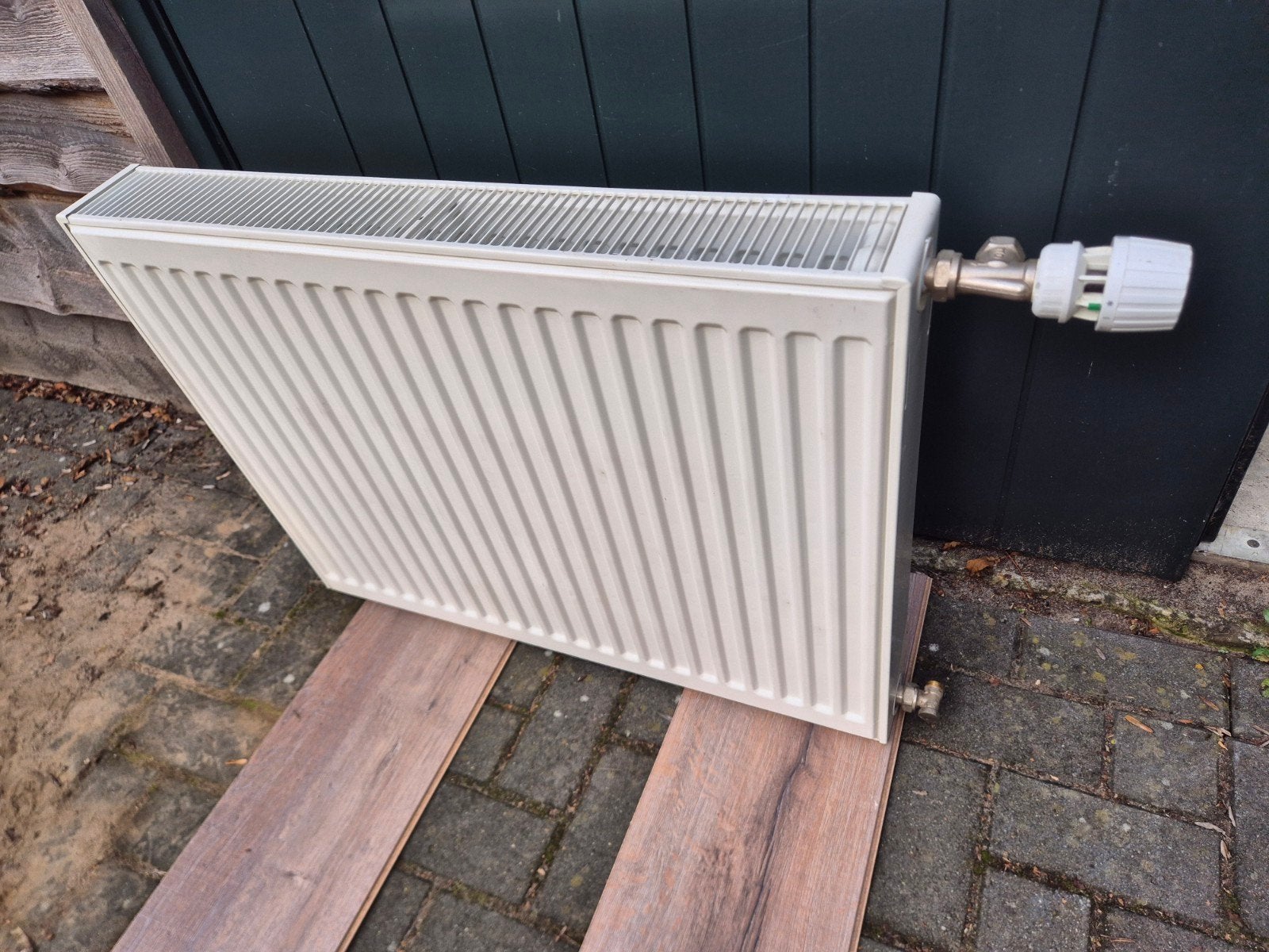 Nette radiator 100x10x60 cm met Danfoss knop, Doe-het-zelf en Verbouw, Ophalen, 30 tot 80 cm, Gebruikt, Radiator