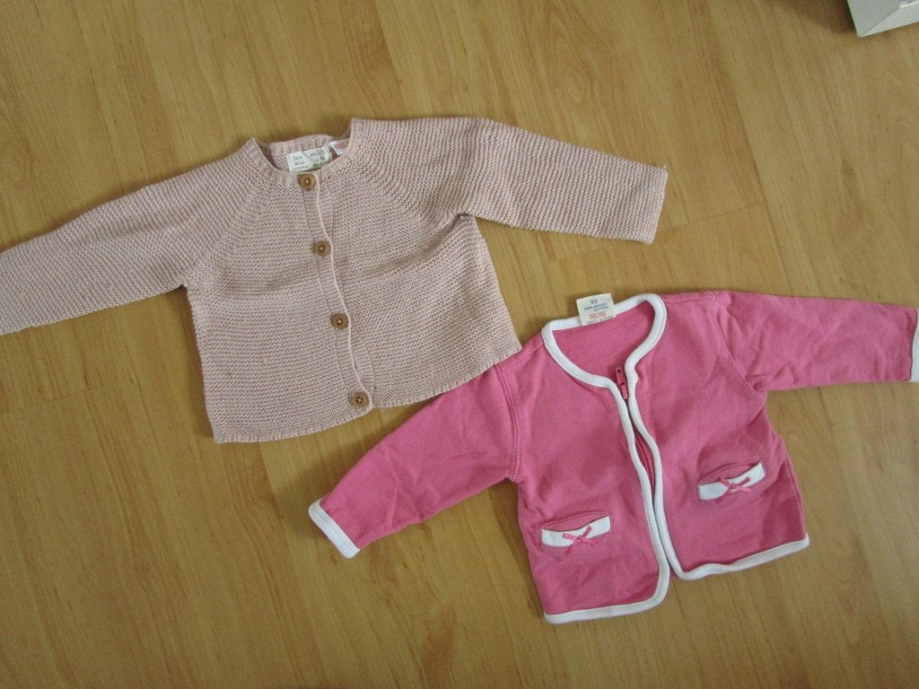 Twee schattige vestjes maat 62, Zara + Tuuf's World, Ophalen of Verzenden, Zo goed als nieuw, Truitje of Vestje