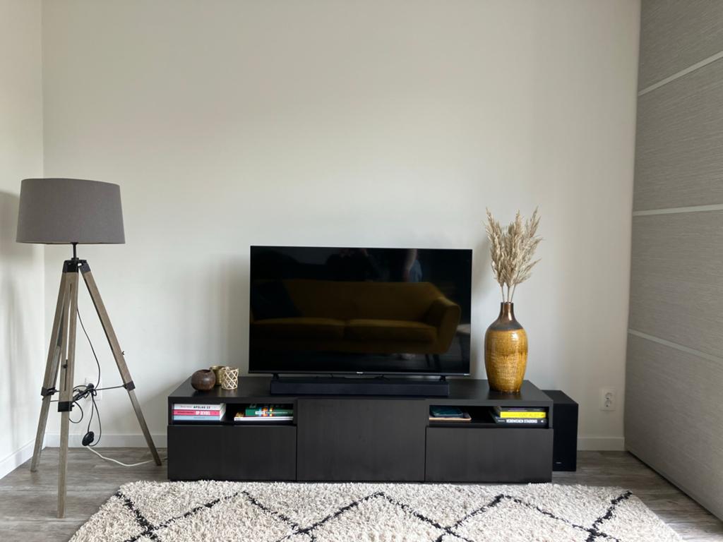 Modern zwart tv-meubel met opbergruimte, Ophalen, 150 tot 200 cm, Zo goed als nieuw, Minder dan 100 cm