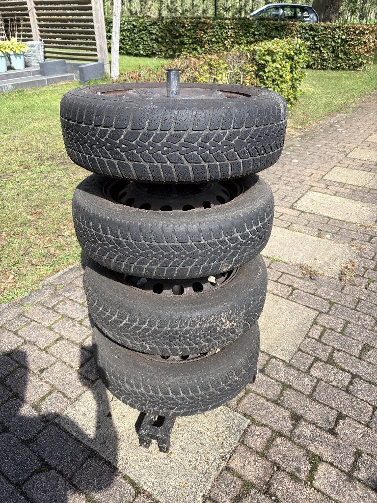 Winterbanden 175/65-R-15 op velg, gemiddeld 3mm profiel, Auto-onderdelen, Ophalen, Gebruikt, 15 inch, 175 mm