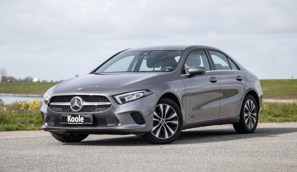Mercedes-Benz A-klasse 250 e Business Line CARPLAY / LEER /, Auto's, Mercedes-Benz, Gebruikt, 4 cilinders, 16 kWh, Leder en Stof