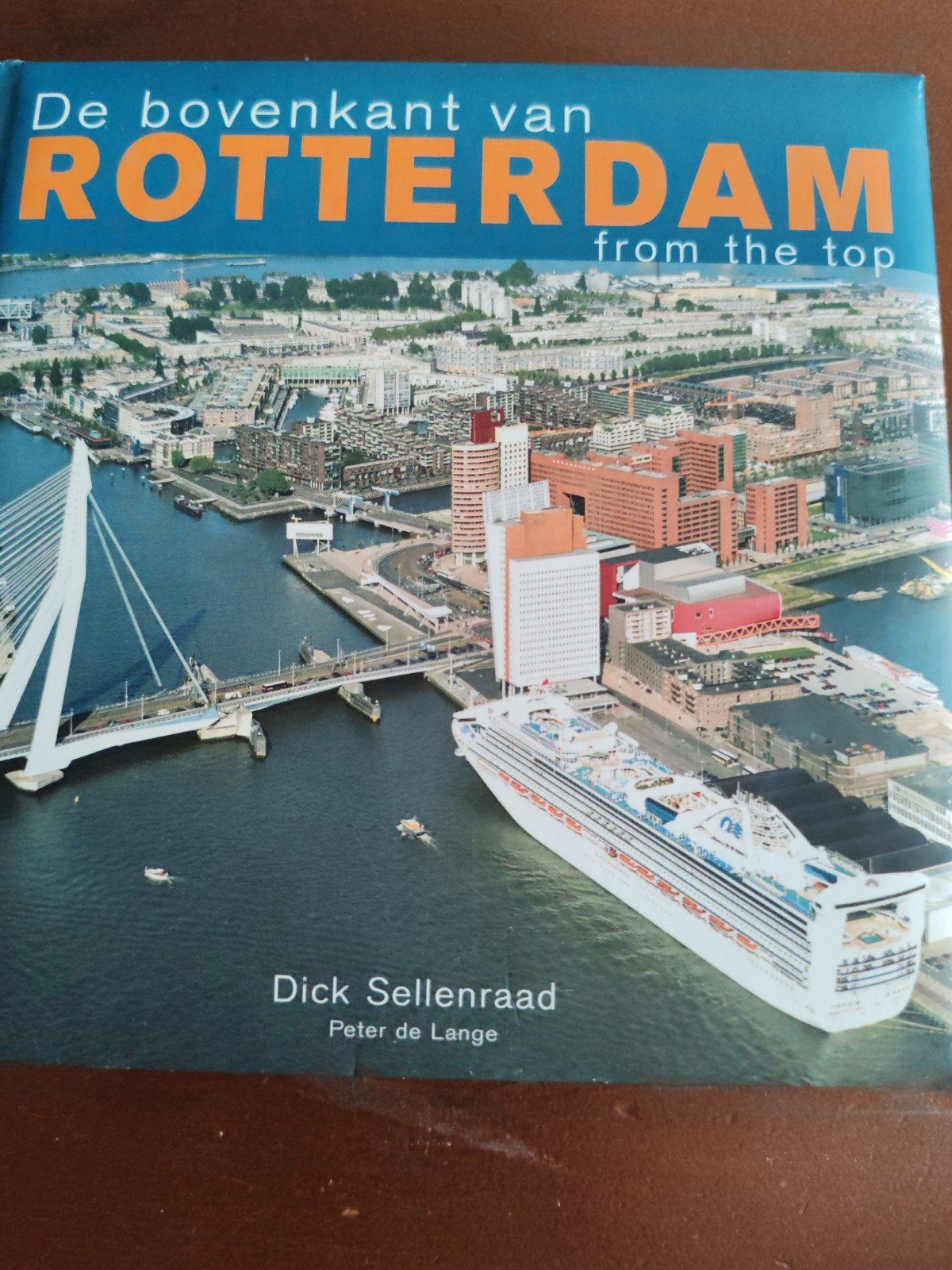 De bovenkant van Rotterdam - Fotoboek Dick Sellenraad, Boeken, Ophalen of Verzenden, Zo goed als nieuw, Fotografie algemeen, Dick Sellenraad