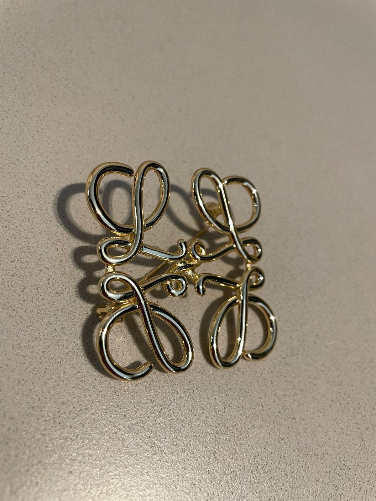 Broche Goudkleurig, Sieraden, Tassen en Uiterlijk, Broches, Overige materialen, 4 tot 7 cm, Ophalen of Verzenden, Zo goed als nieuw