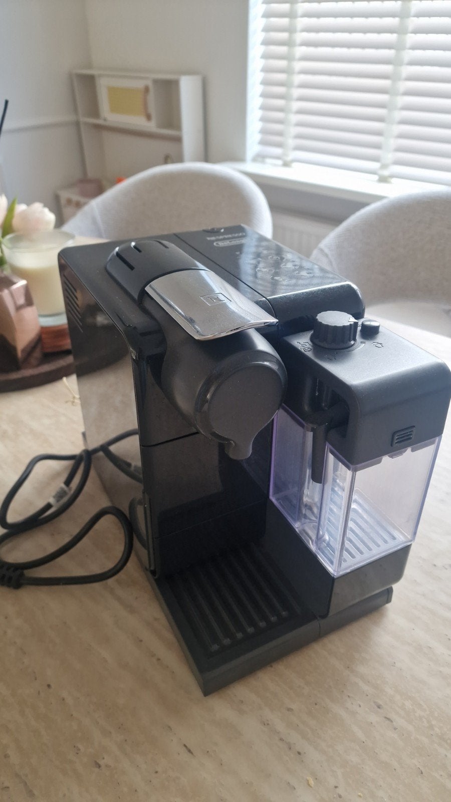 De'Longhi Nespresso Lattissima Touch EN560.B Zwart, Espresso apparaat, Ophalen of Verzenden, Zo goed als nieuw, 1 kopje