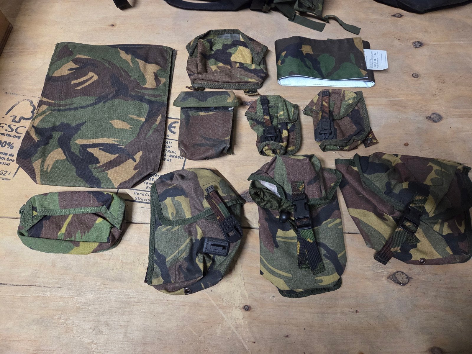 Partij woodland pouches, Ophalen of Verzenden, Landmacht, Nederland, Embleem of Badge