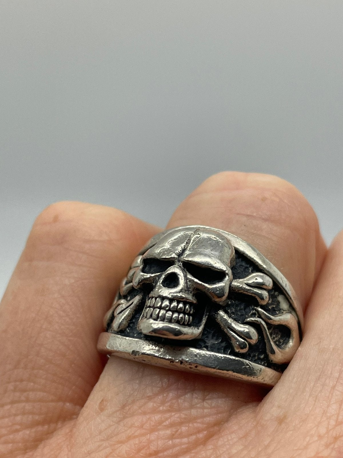 E480 Prachtige zilveren skull ring maat 19,5, 19 tot 20, Ophalen of Verzenden, X, Dame