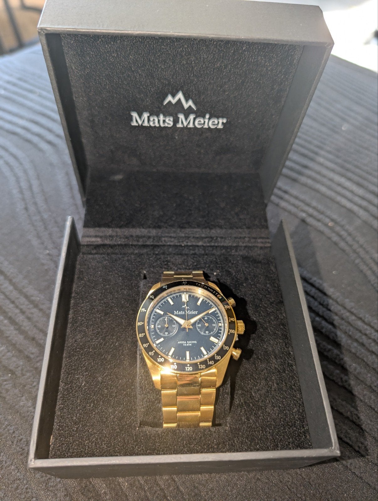 Gloednieuw Mats Meier Arosa Racing Horloge Goud Zwart, Ophalen, Nieuw, Polshorloge, Overige merken