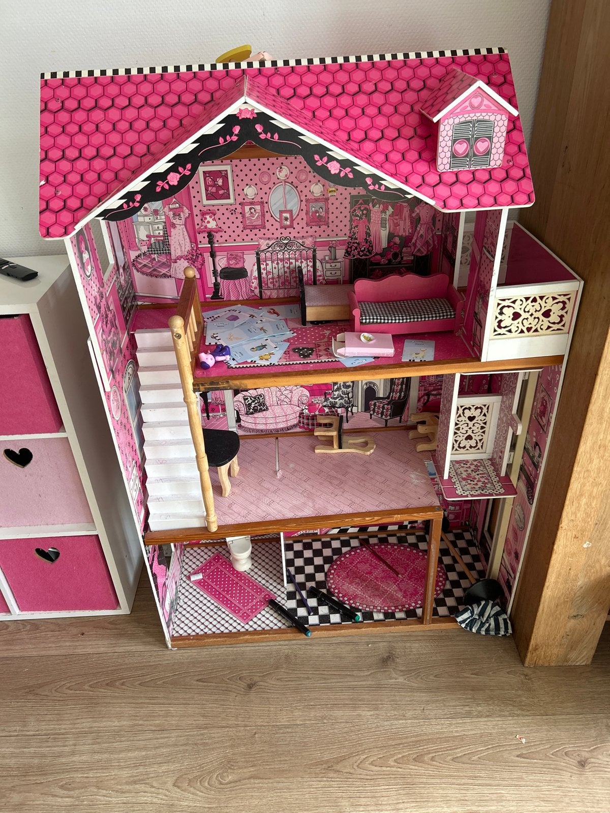 Groot roze poppenhuis met meubels, Kinderen en Baby's, Ophalen, Gebruikt, Overige typen