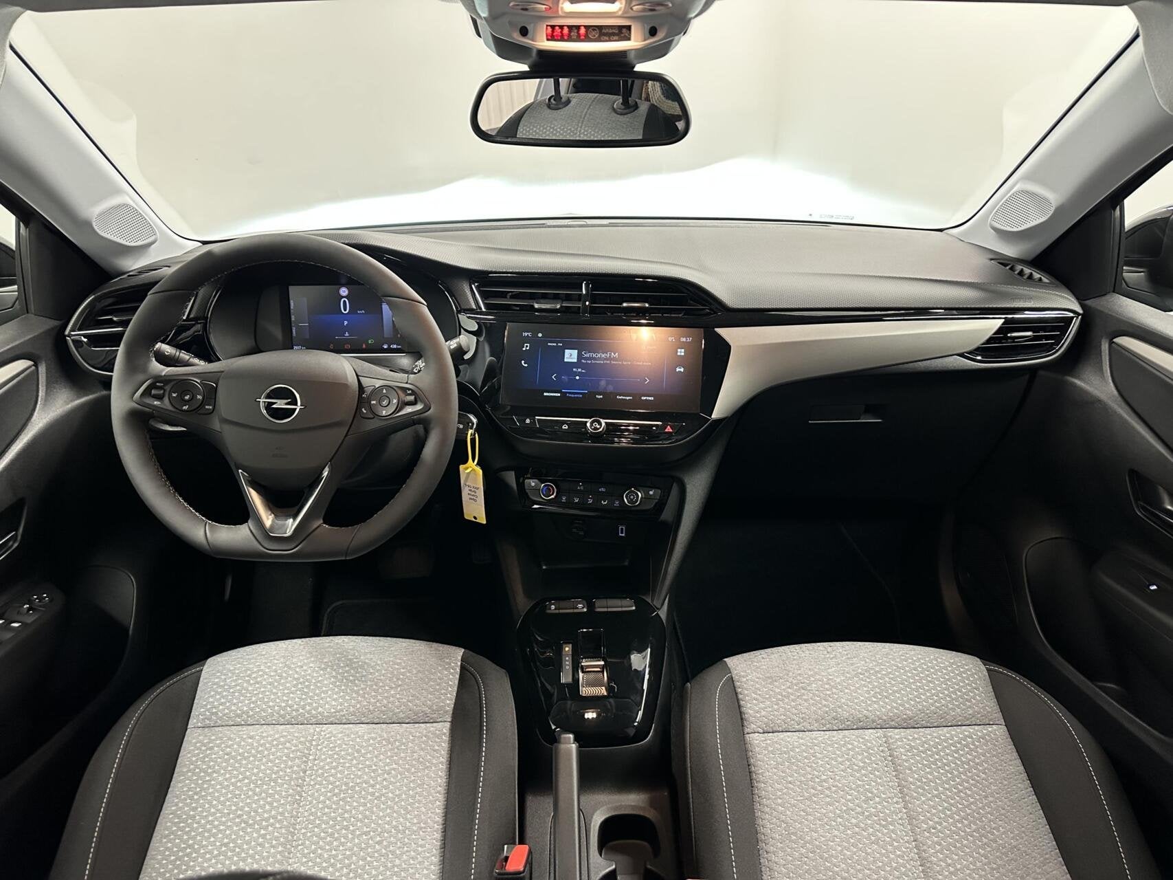 Foto 2 van Opel Corsa 1.2 Turbo Hybrid Edition CAMERA NAVI CARPLAY CRUI