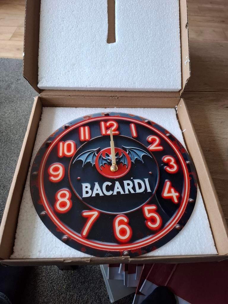 Bacardi Klok - Nieuw in Doos, Ophalen of Verzenden, Nieuw, Analoog, Wandklok