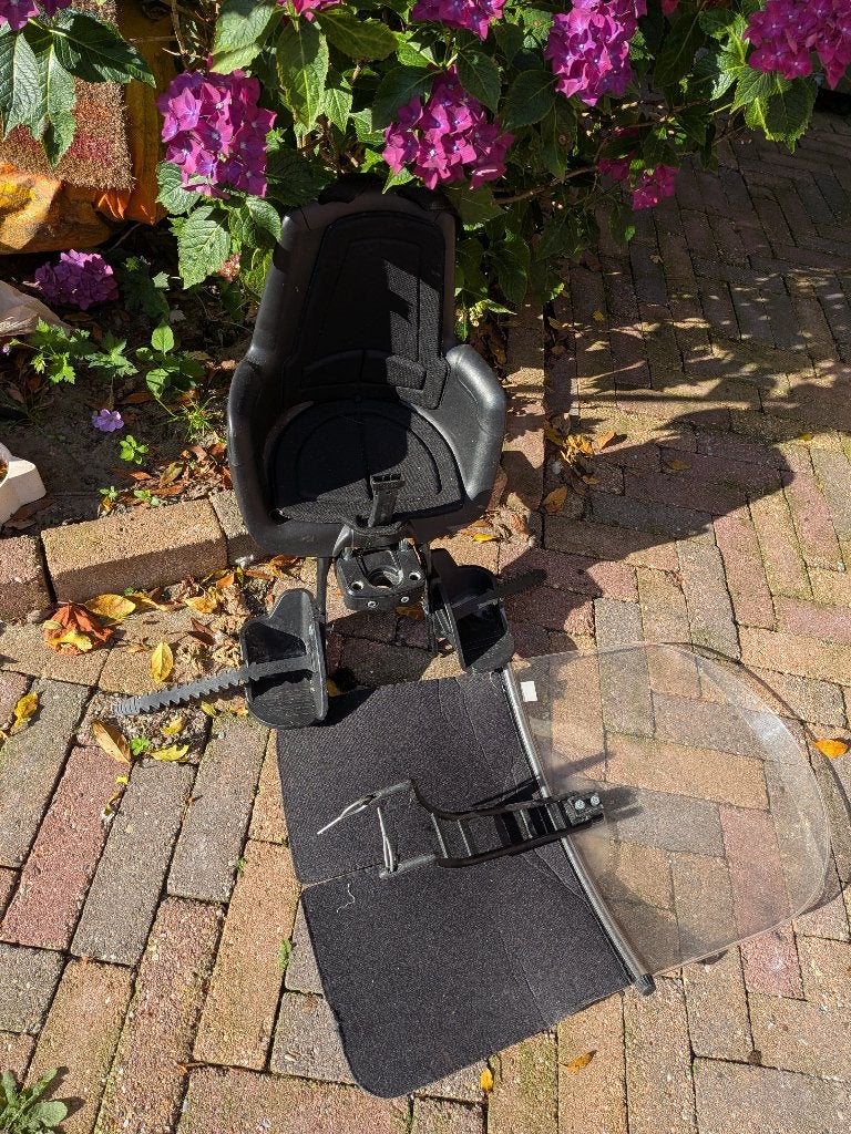 Baby fiets stoel en windscherm, Fietsen en Brommers, Fietsaccessoires | Fietsstoeltjes, Ophalen, Voetsteuntjes, Voorzitje, Zo goed als nieuw