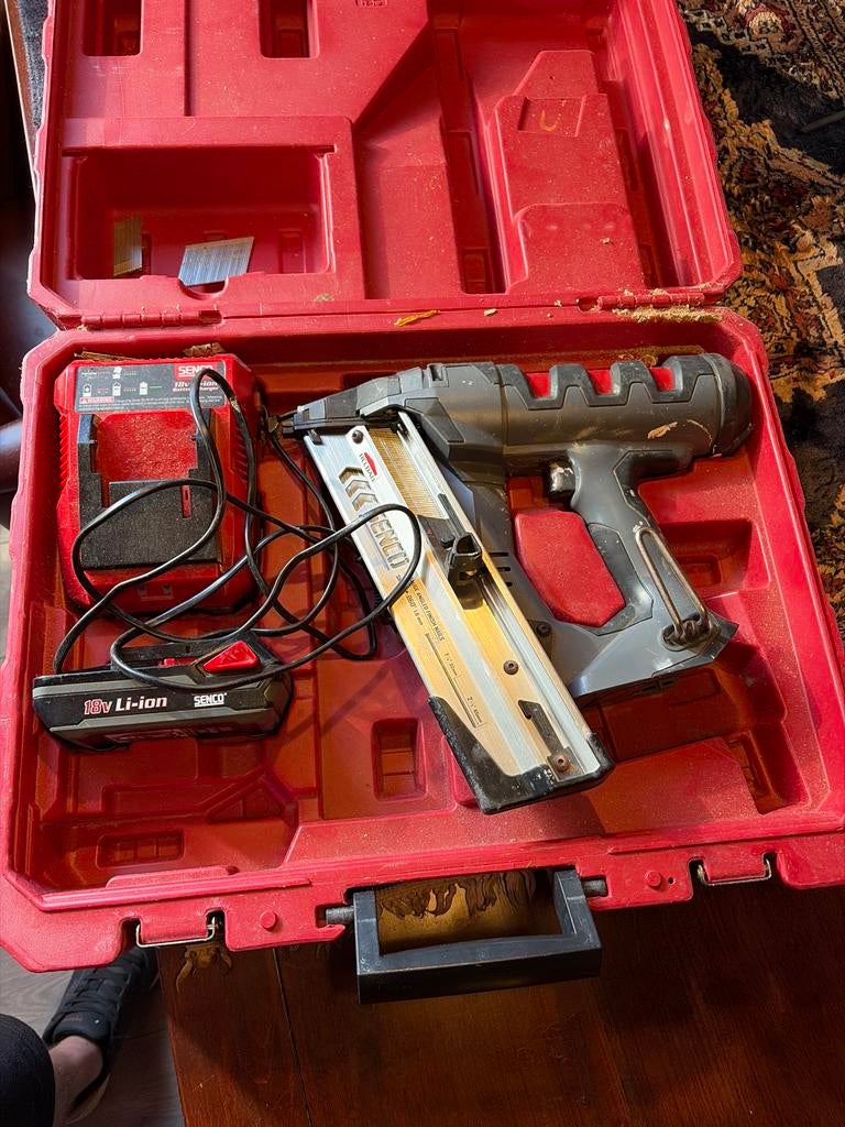 Senco Fusion F16 tacker met accu en lader schiet niet, Ophalen of Verzenden, Gebruikt