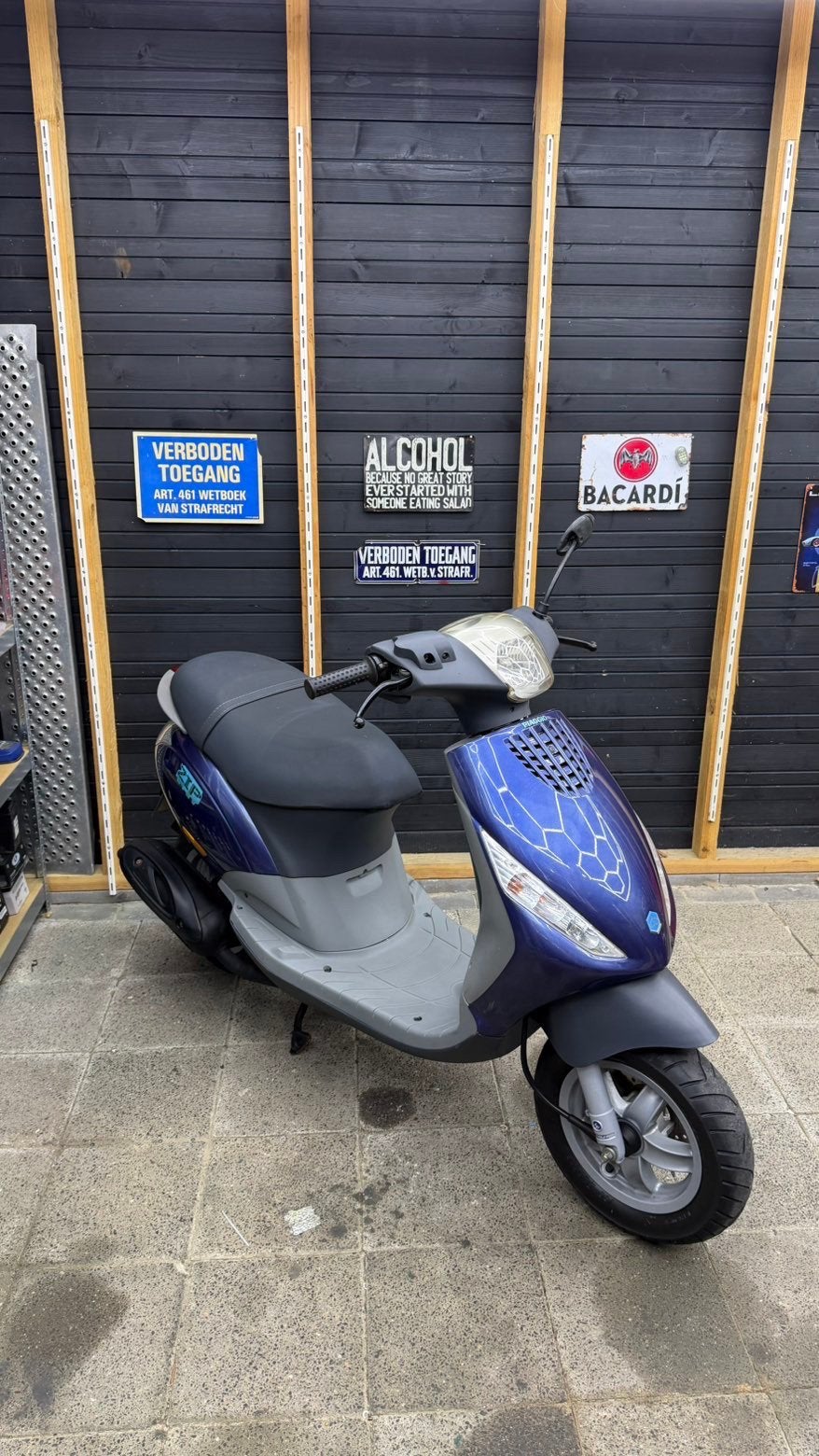 Piaggio zip 2 takt slechts 9.000 km op de teller, Fietsen en Brommers, Ophalen, Zo goed als nieuw, Overige typen, Piaggio