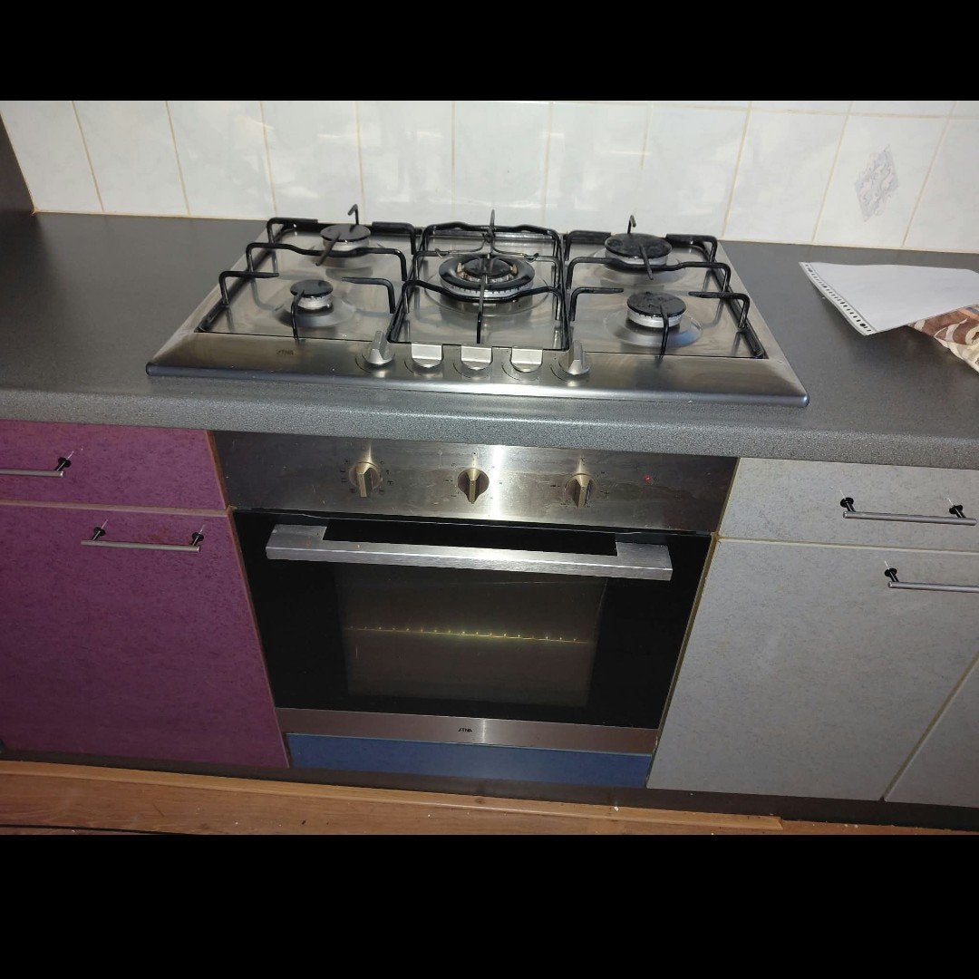 Vijf pits gasstel en oven. Ophalen in Haarlem Zuiderpolder, Ophalen, Gebruikt