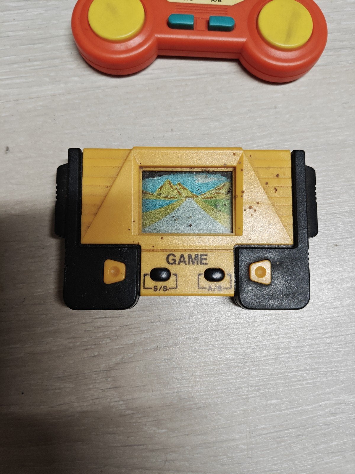 DEFECT Vintage Handheld Games: Volleyball & Race Game lcd, Spelcomputers en Games, Gebruikt, Onbekend, Ophalen of Verzenden, Onbekend
