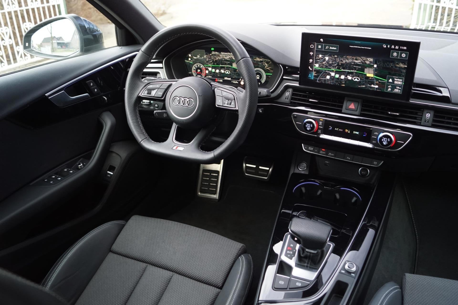 Audi A4 Limousine 35 TFSI S Edition Competition Autom Half L, Auto's, Gebruikt, 4 cilinders, Zwart, Sedan