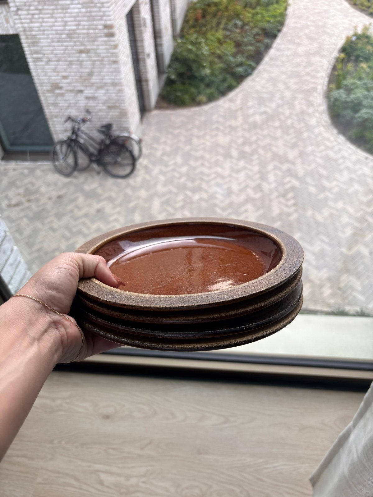 Set van 8 vintage aardewerken borden (merkloos), Ophalen