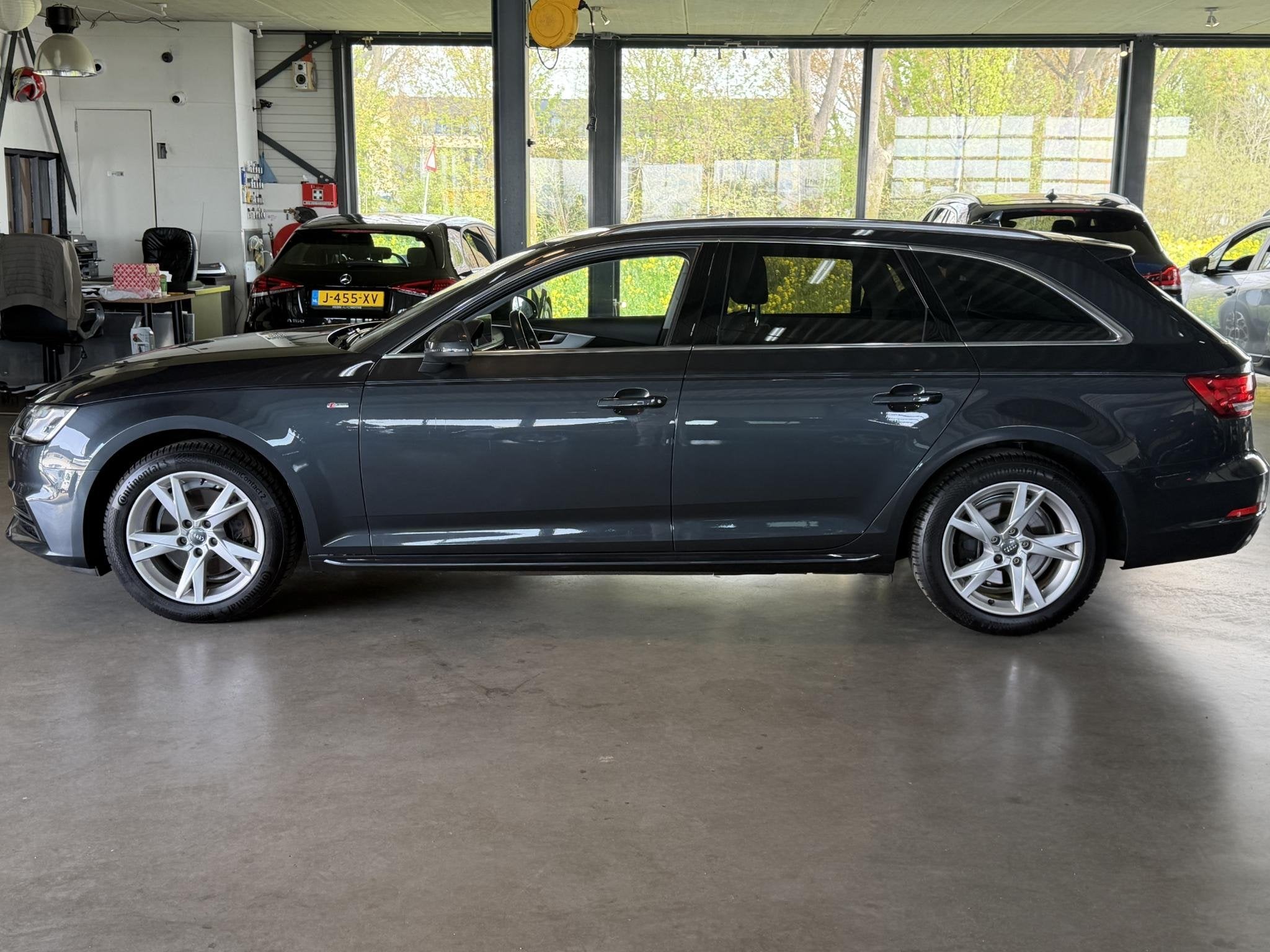 Audi A4 Avant 2.0 TFSI MHEV 190pk S-Line Sport Edautomaat, Auto's, Audi, Stof, Gebruikt, 1984 cc, Metallic lak