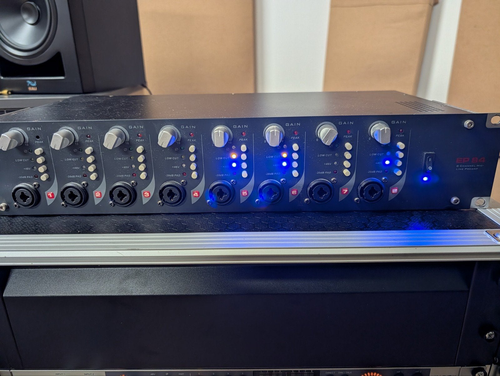 SM Pro Audio EP84 8-kanaals microfoon/lijn voorversterker, Ophalen of Verzenden, Zo goed als nieuw, 5 tot 10 kanalen, Microfooningang