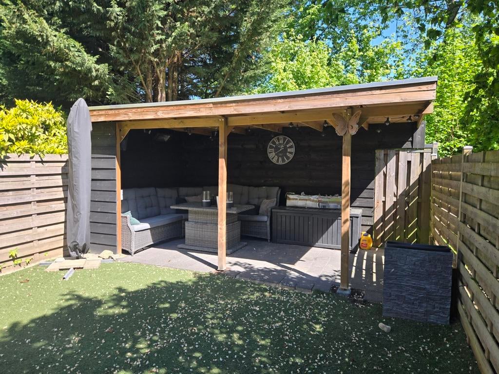 Tuinhuis met overkapping en bitumen dak, Tuin en Terras, Tuinhuizen, Tuinhuis, 250 tot 500 cm, Ophalen of Verzenden, Zonder ramen