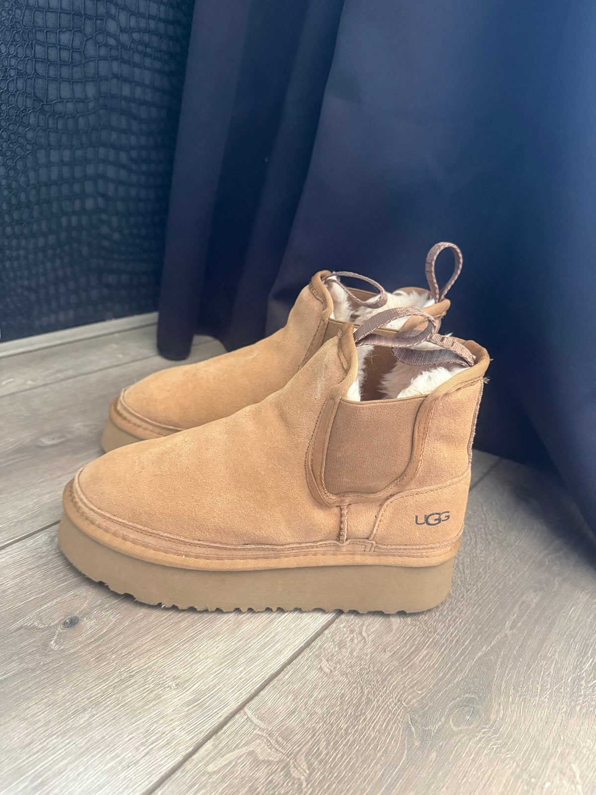 Uggs Laarzen - Zo goed als nieuw, Ophalen of Verzenden, Zo goed als nieuw, Bruin, Lage of Enkellaarzen